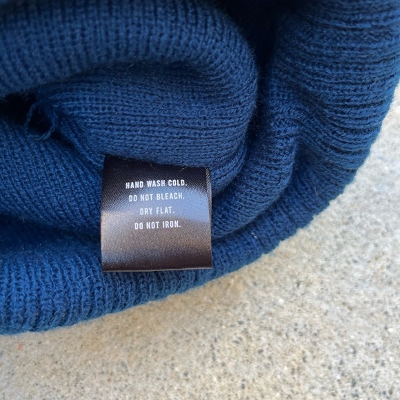 Budweiser Beanie Hat Multicolor Spell-Out One Size Tassel Beer USA Garden Iconic - Picture 3 of 6